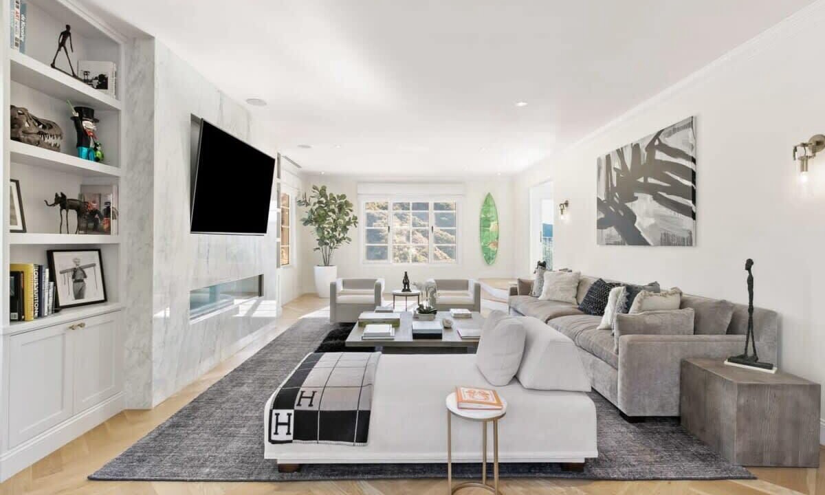 Photo of Livingroom in Beverly Glen