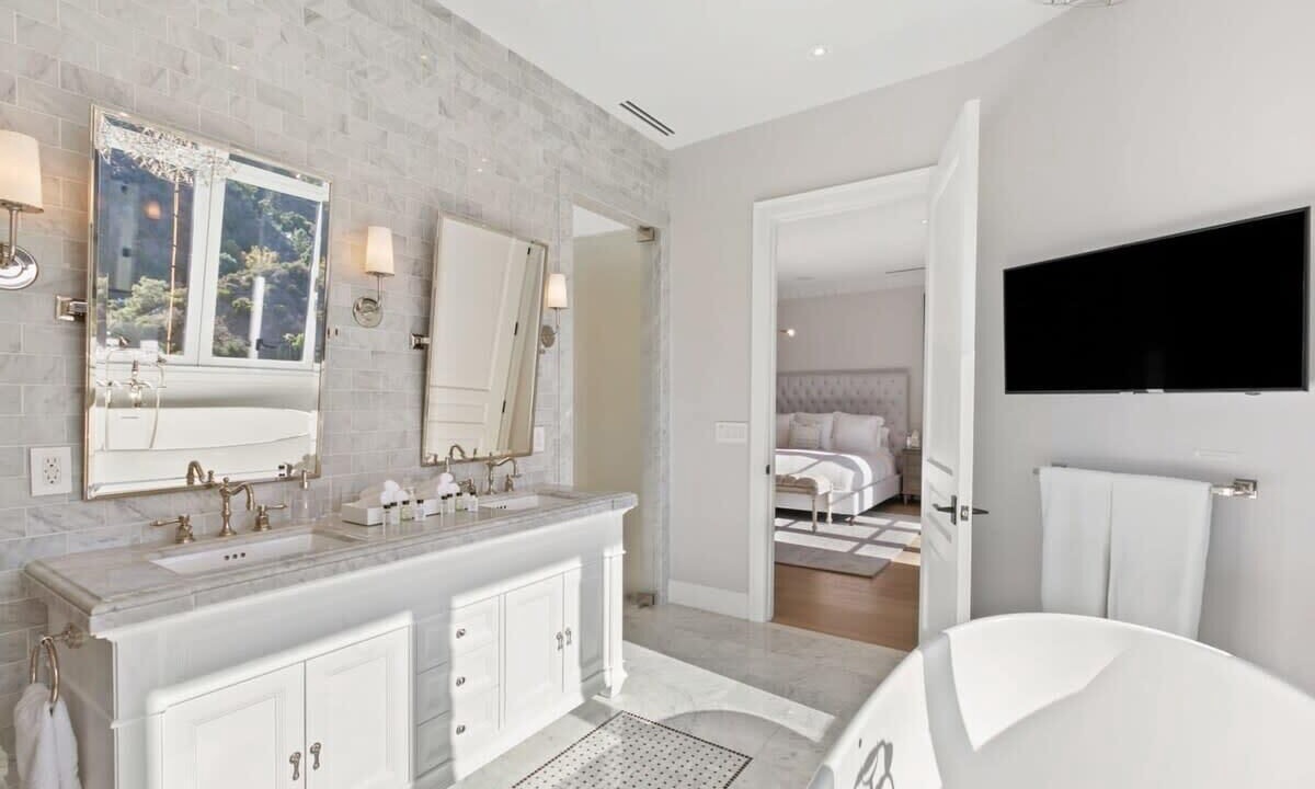 Photo of Bathroom in Beverly Glen