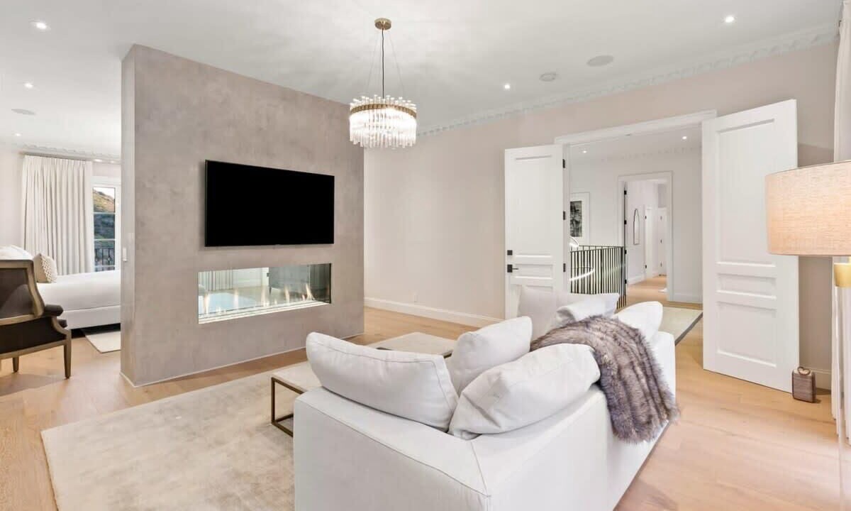 Photo of Livingroom in Beverly Glen