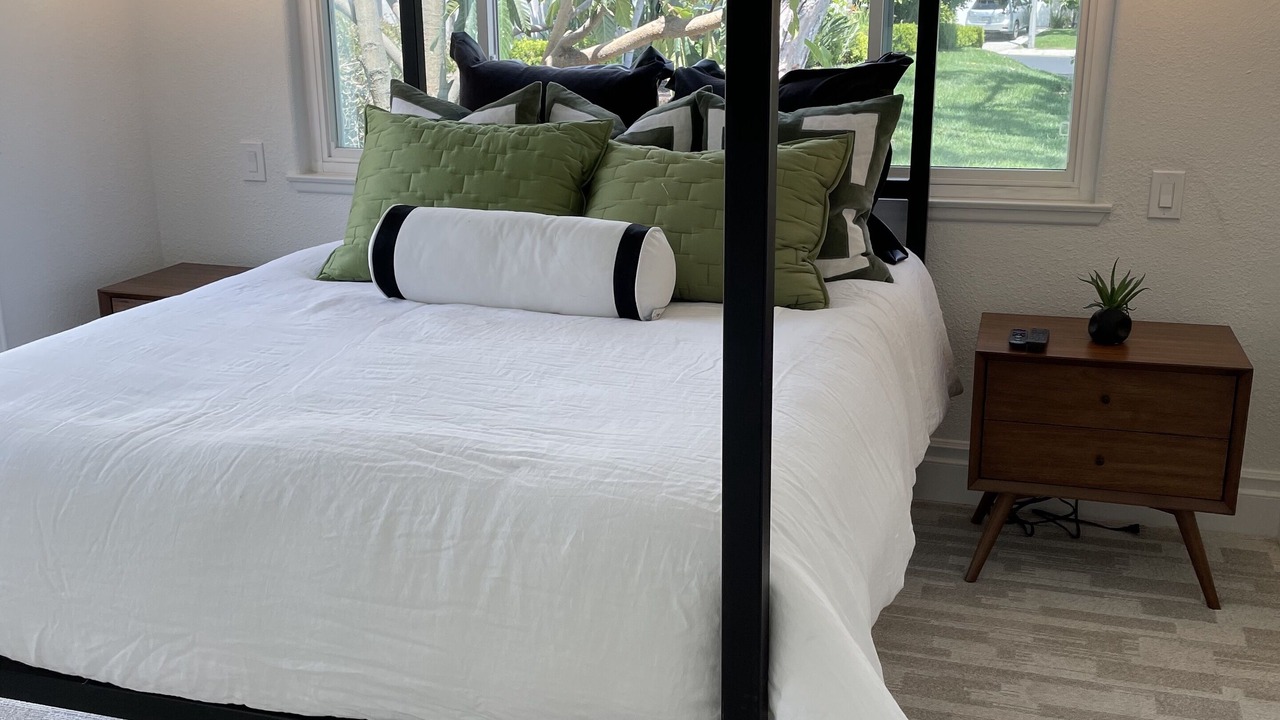 Photo of Bedroom in Lake Forest