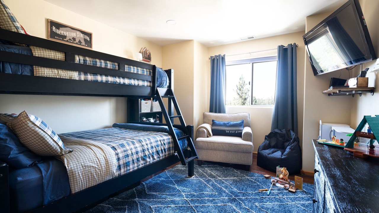 Photo of Bedroom in Green Valley Lake