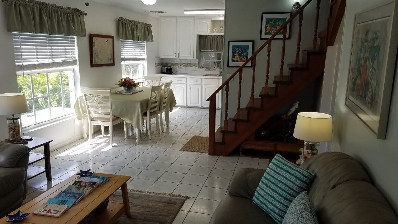 Photo of Livingroom in Cherokee Sound