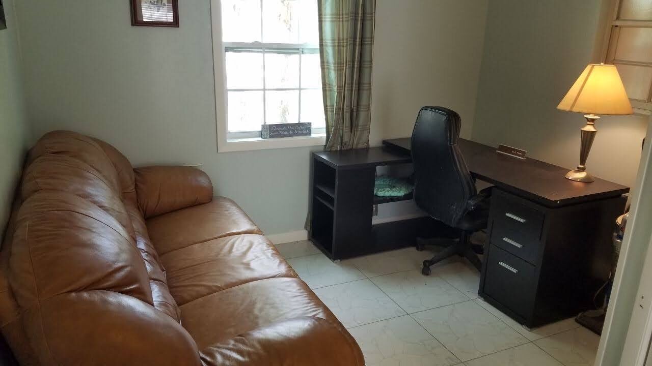 Photo of Livingroom in Cherokee Sound