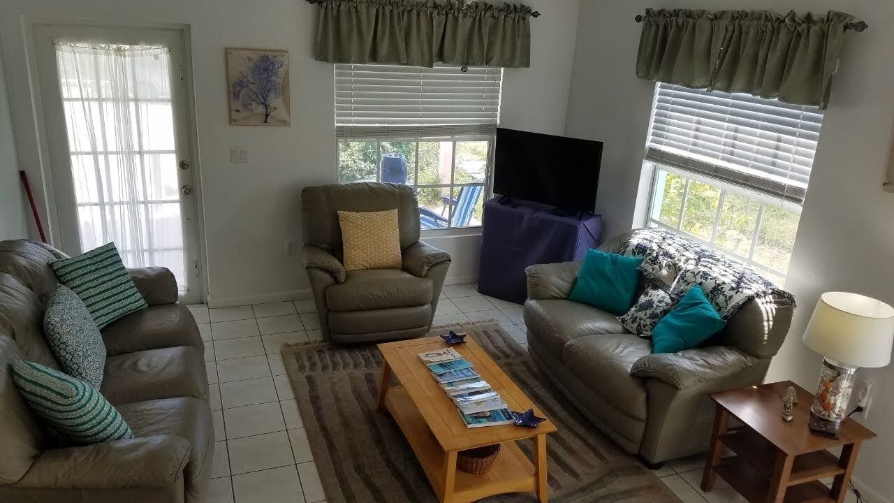 Photo of Livingroom in Cherokee Sound