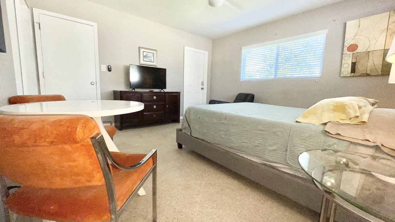 Photo of Bedroom in Oakland Park