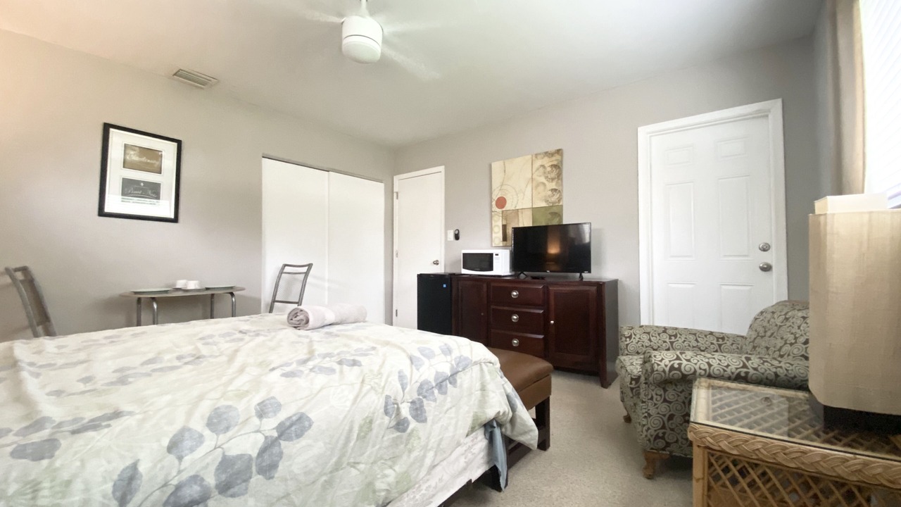Photo of Bedroom in Oakland Park