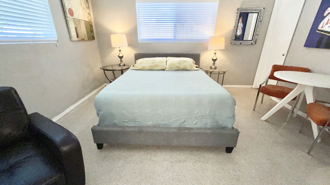 Photo of Bedroom in Oakland Park