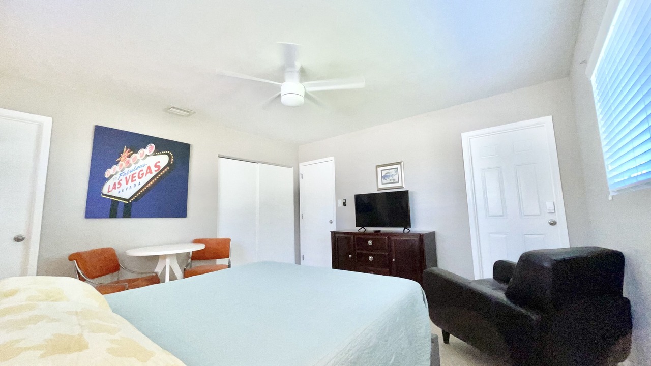Photo of Bedroom in Oakland Park