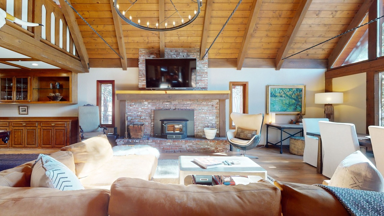Photo of Livingroom in Round Hill Village