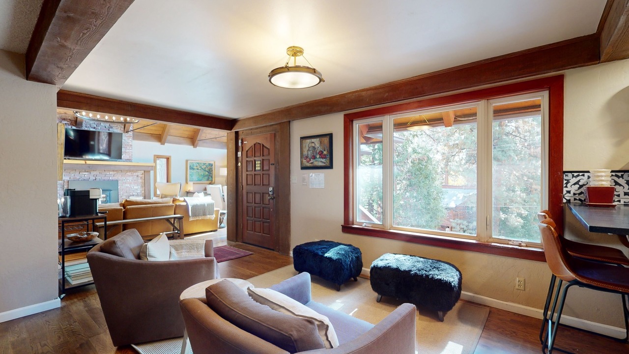 Photo of Livingroom in Round Hill Village