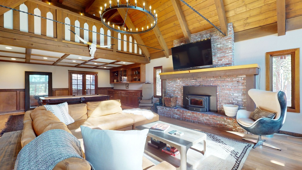 Photo of Livingroom in Round Hill Village