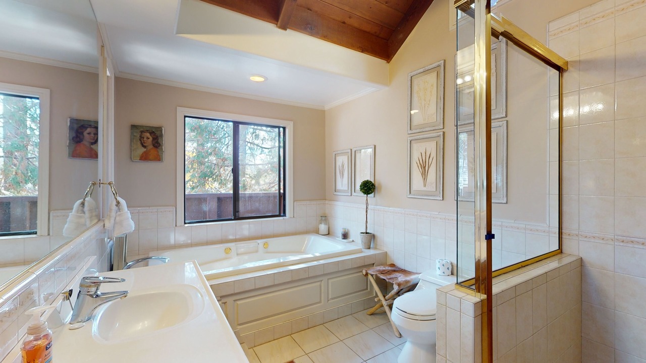 Photo of Bathroom in Round Hill Village