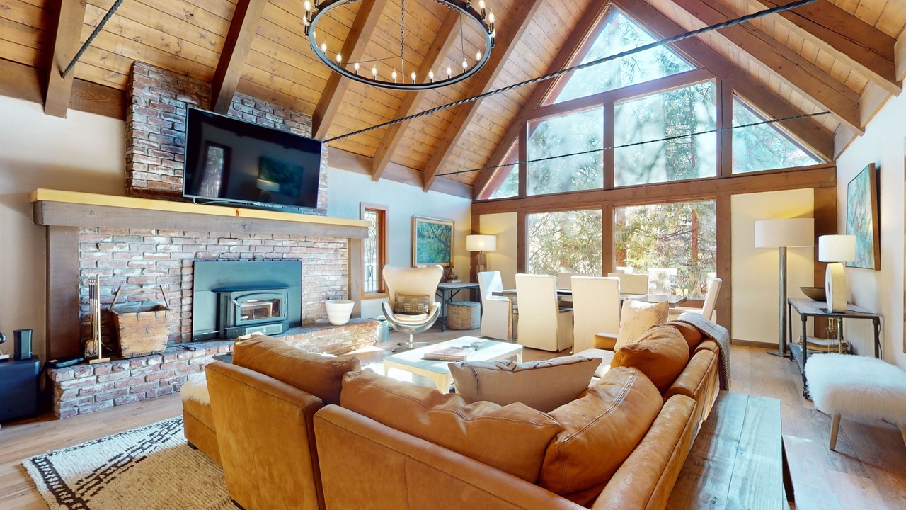 Photo of Livingroom in Round Hill Village