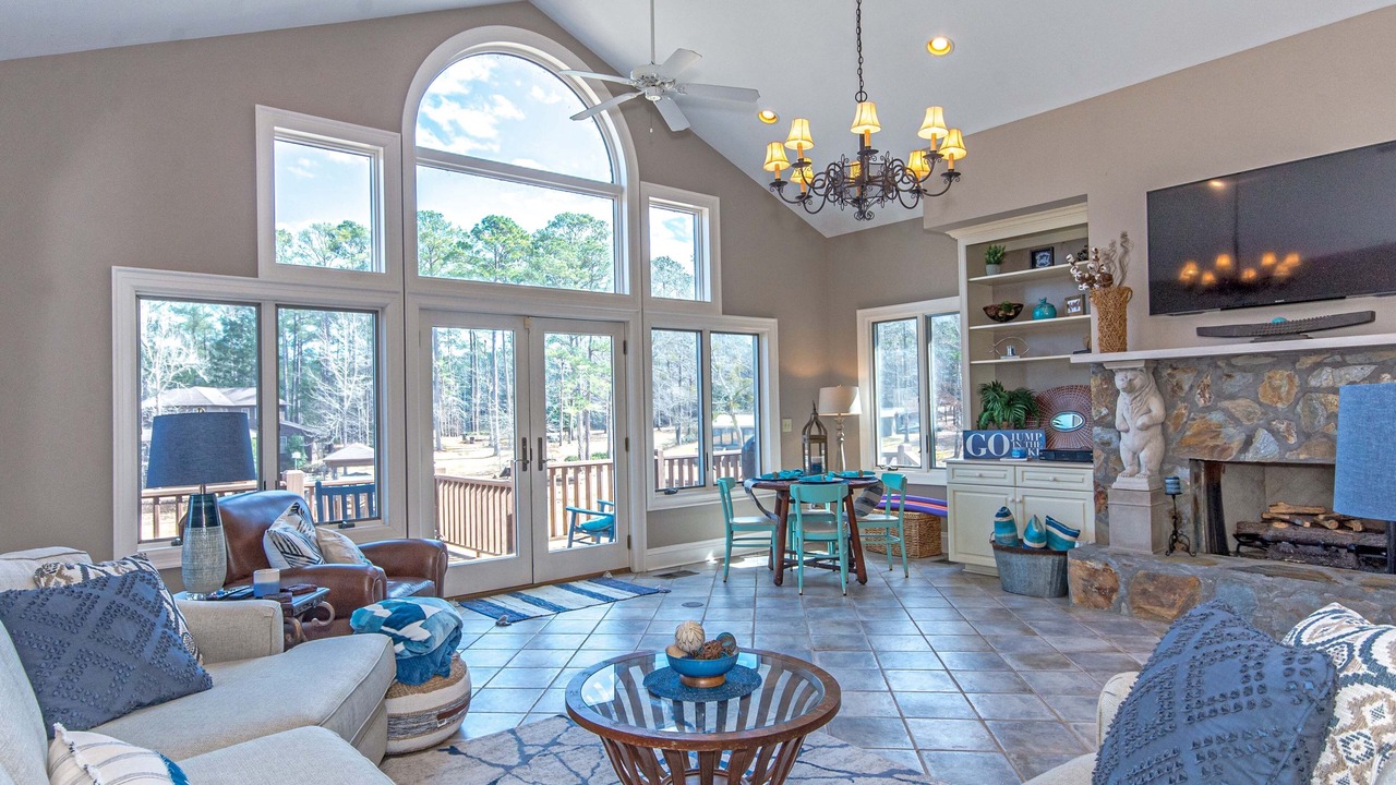 Photo of Livingroom in Little Kowaliga