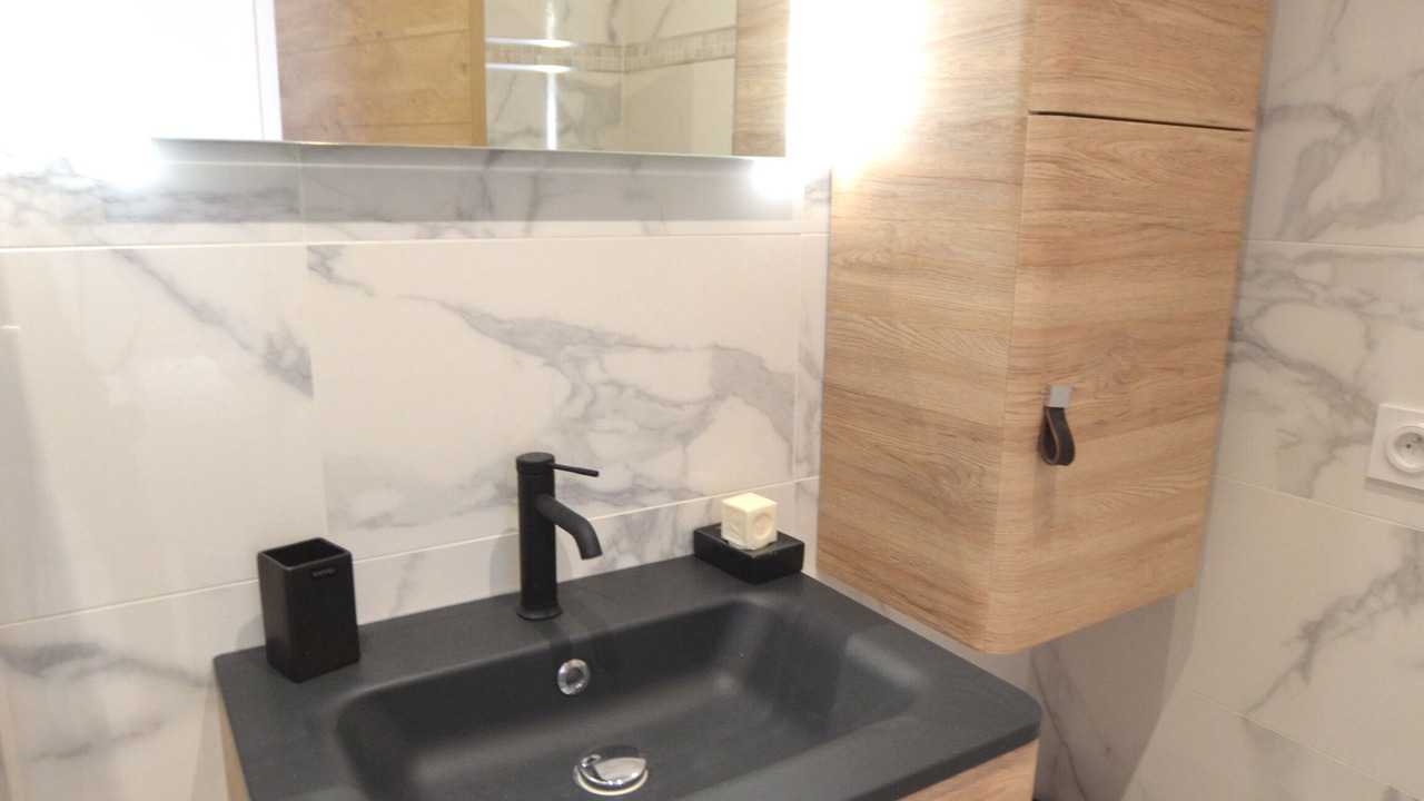 Photo of Bathroom in Les Fleurs