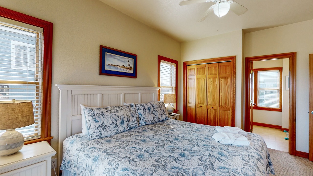 Photo of Bedroom in Waves