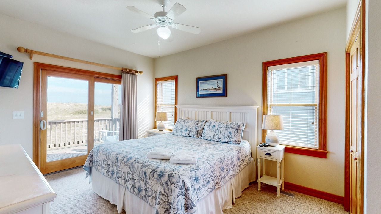 Photo of Bedroom in Waves