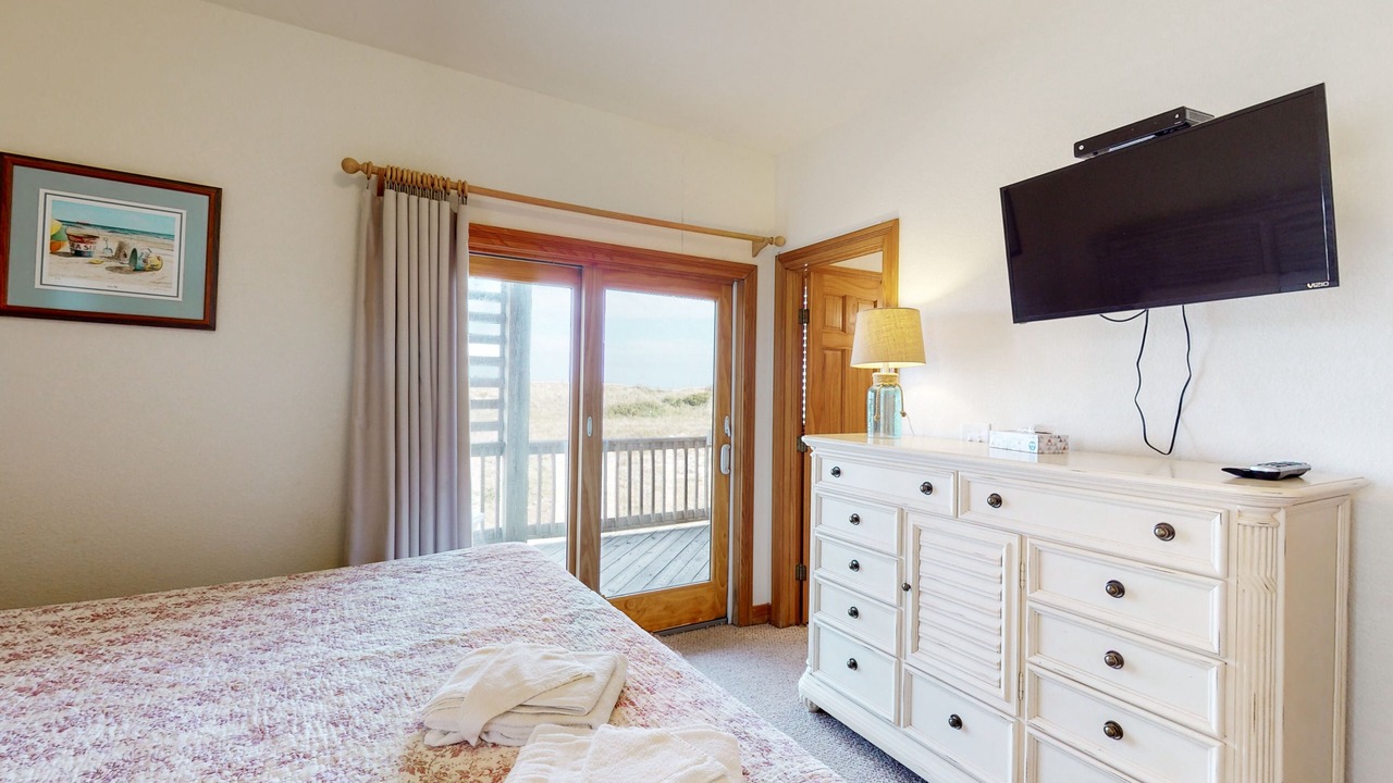 Photo of Bedroom in Waves