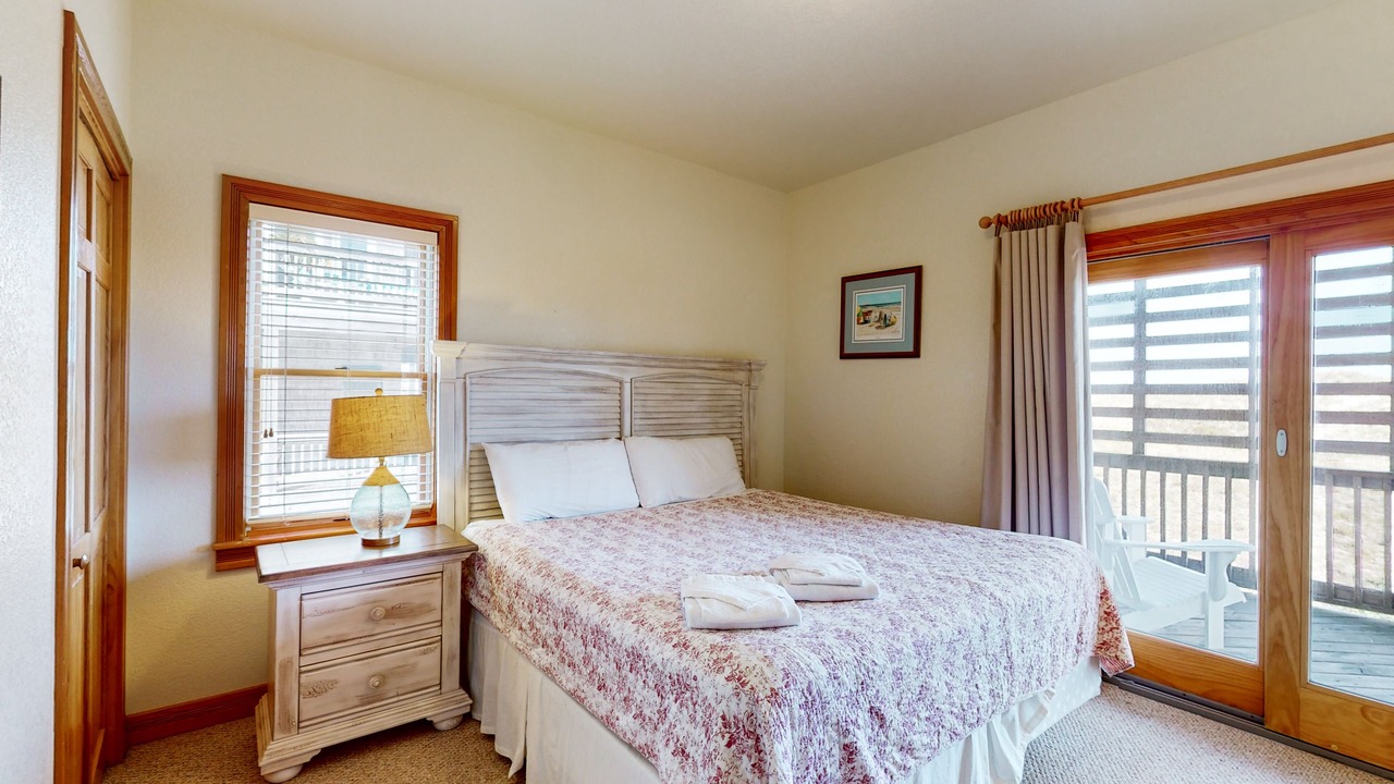 Photo of Bedroom in Waves
