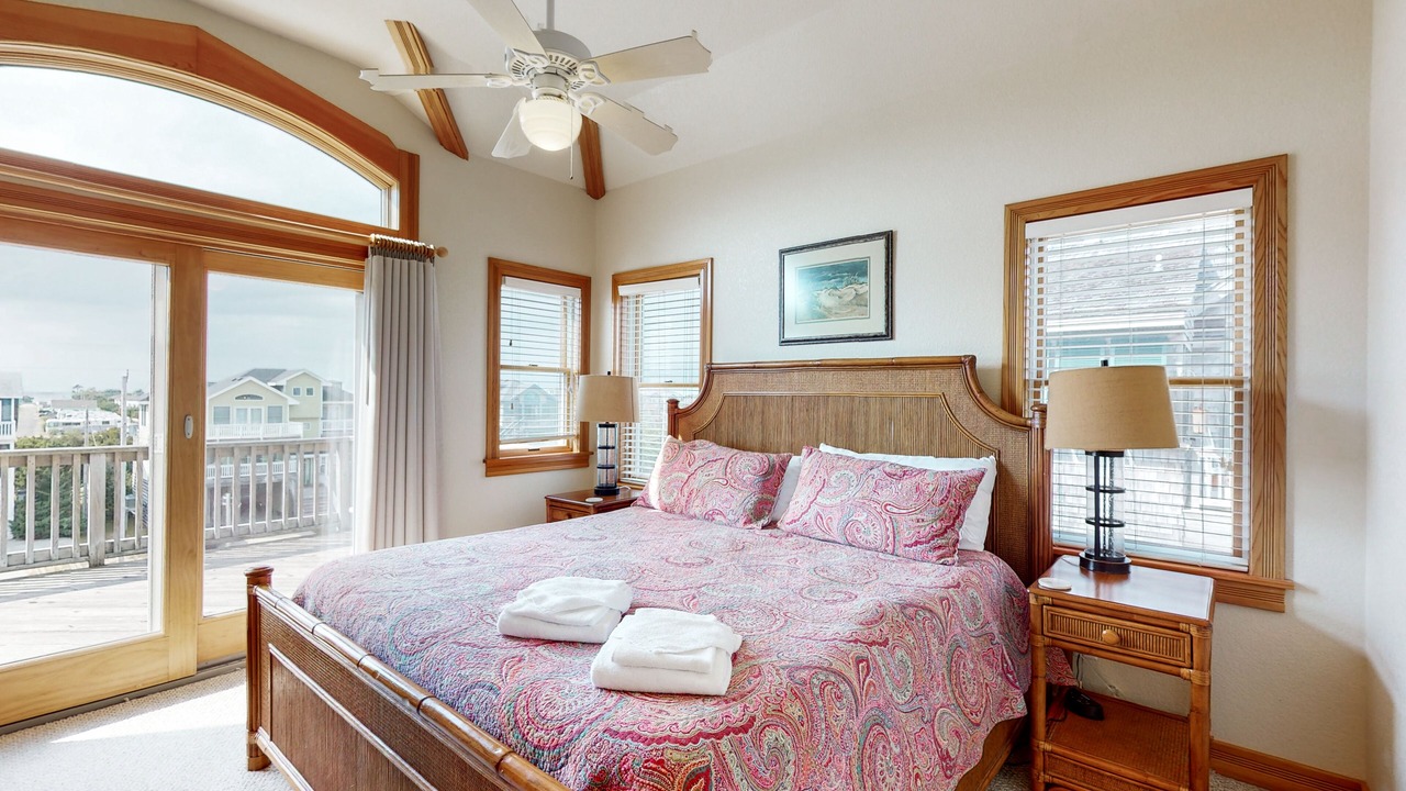Photo of Bedroom in Waves