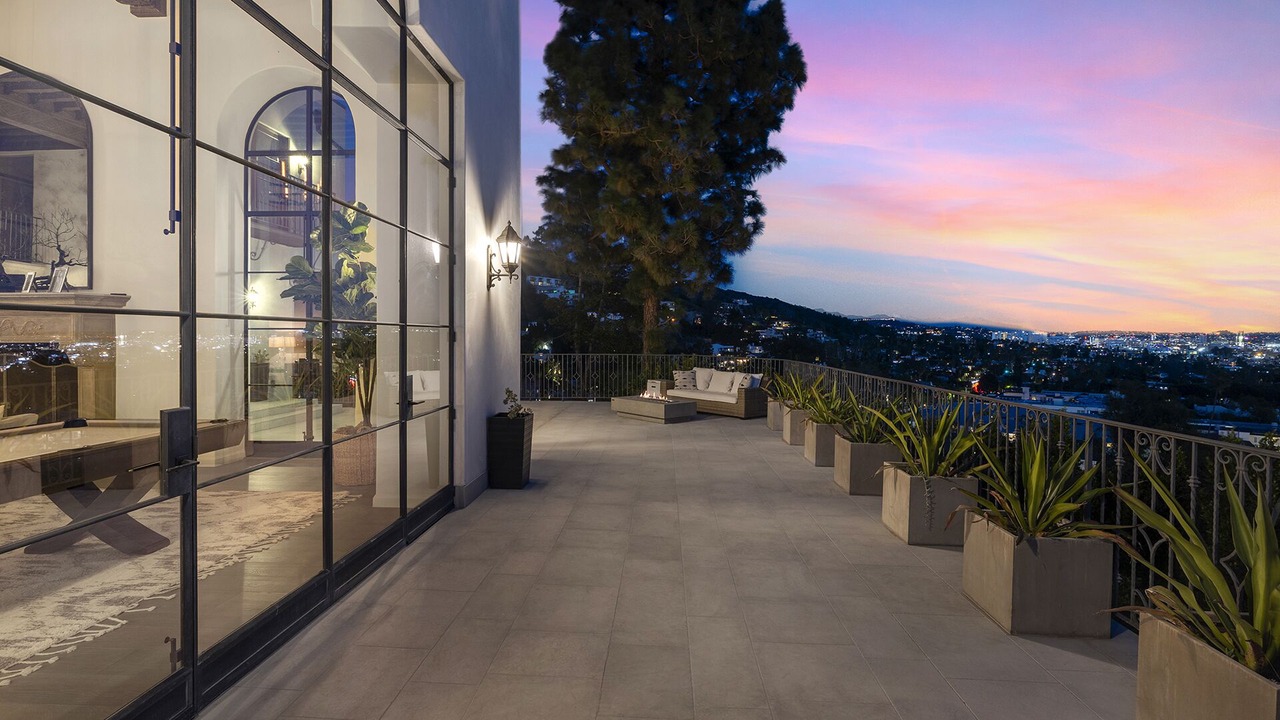 Photo of Patio Balcony in Hollywood Hills West