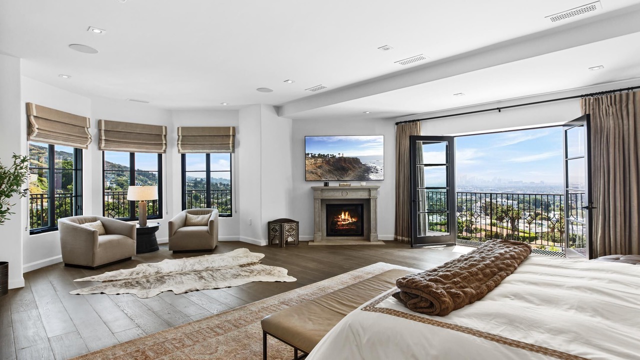 Photo of Bedroom in Hollywood Hills West