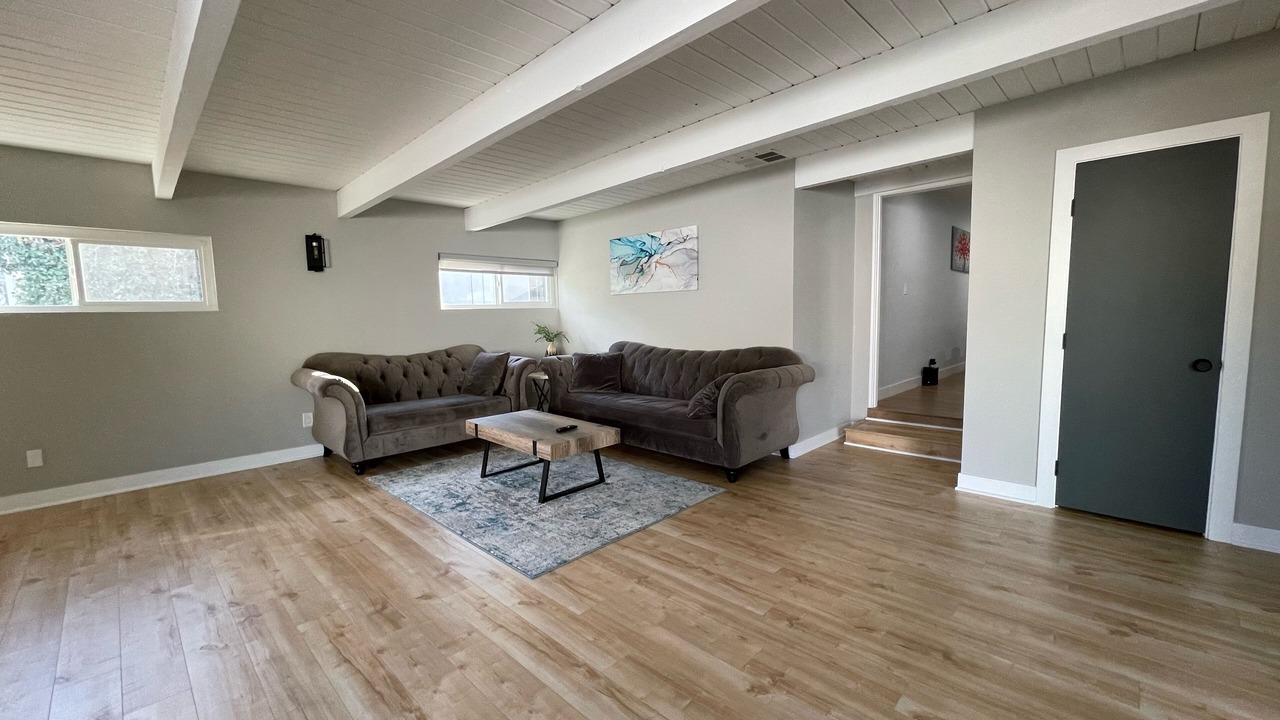 Photo of Livingroom in Burbank