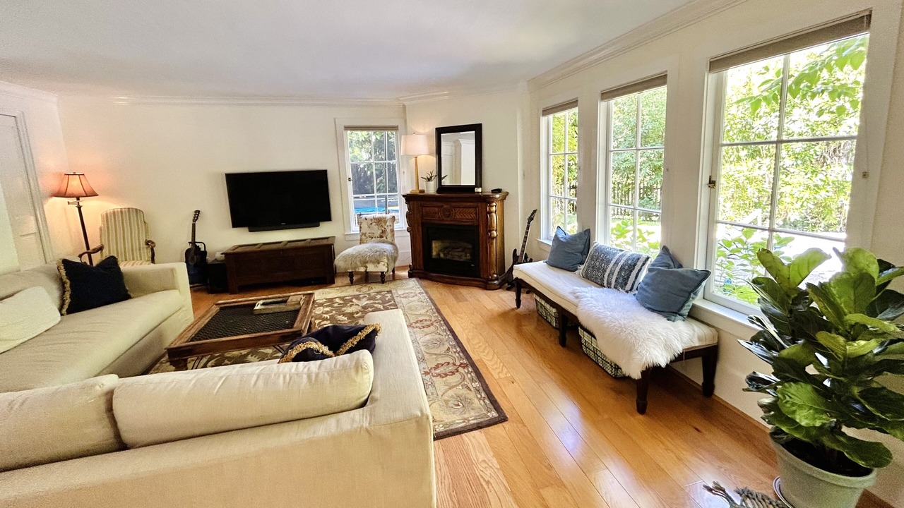 Photo of Livingroom in San Anselmo