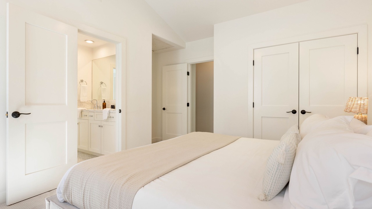 Photo of Bedroom in East Side Costa Mesa