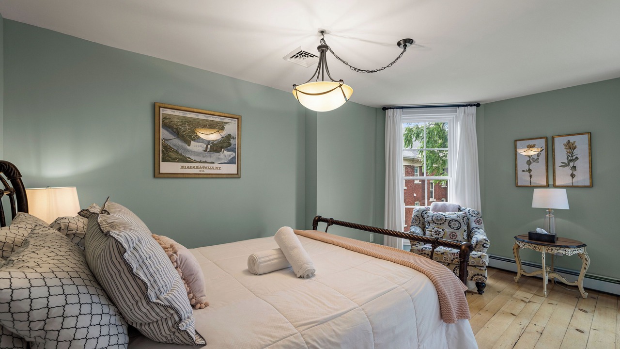 Photo of Bedroom in Downtown Niagara Falls