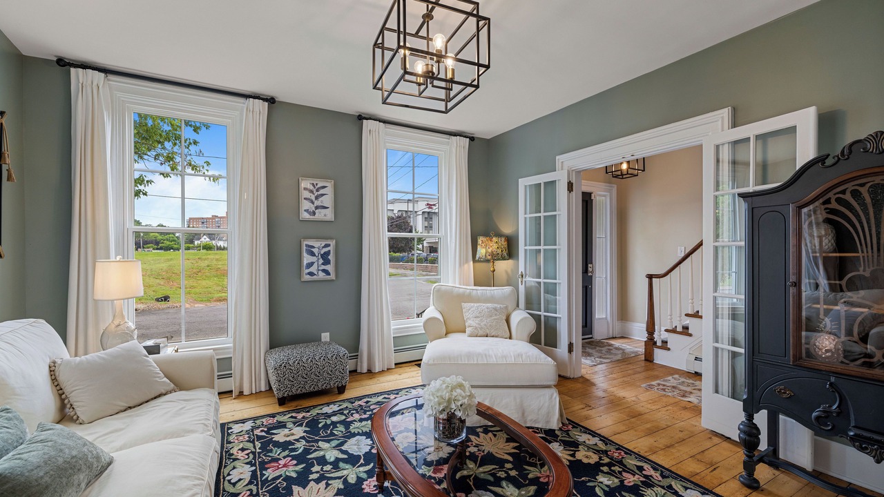 Photo of Livingroom in Downtown Niagara Falls