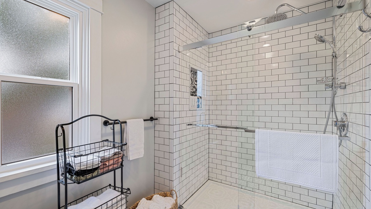 Photo of Bathroom in Downtown Niagara Falls