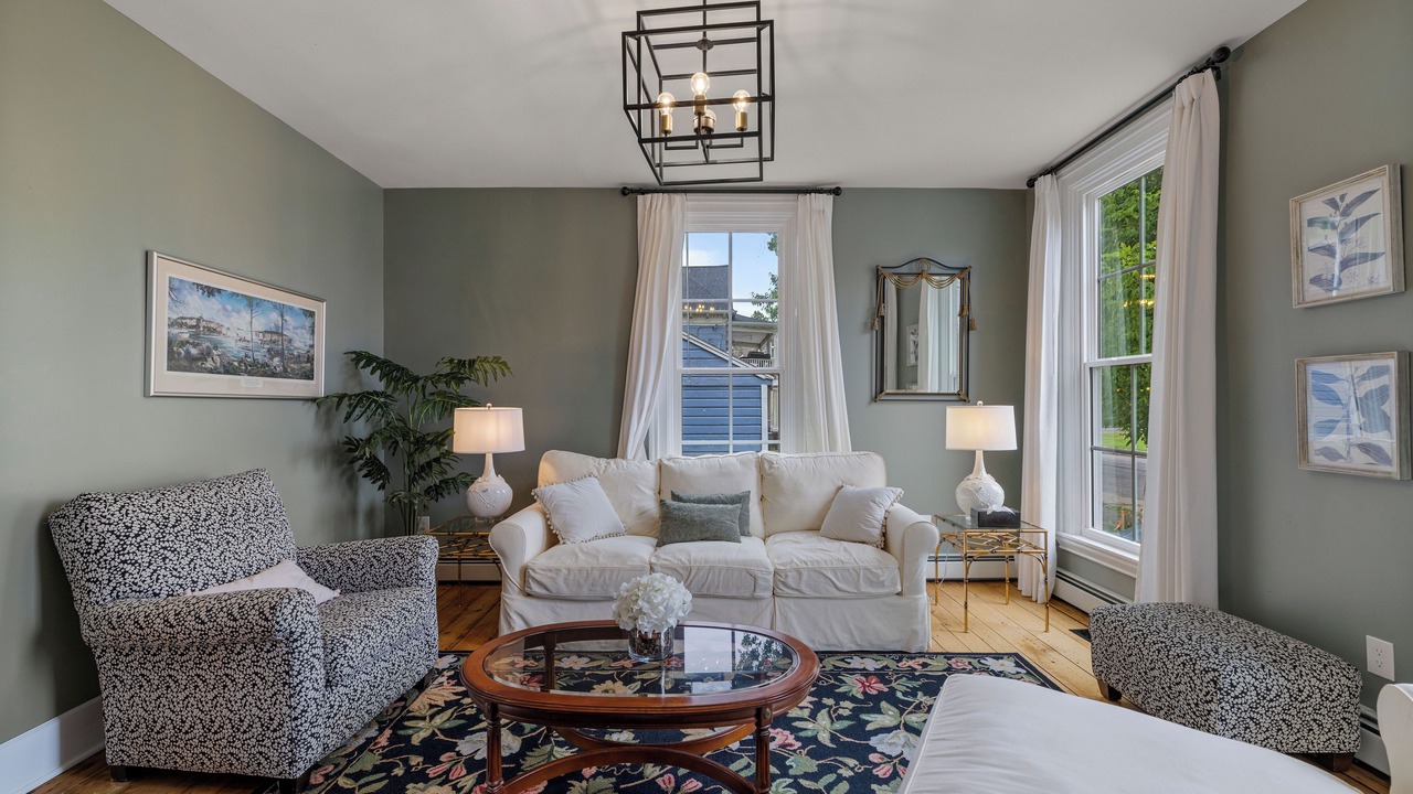 Photo of Livingroom in Downtown Niagara Falls