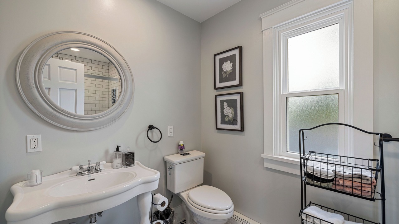 Photo of Bathroom in Downtown Niagara Falls