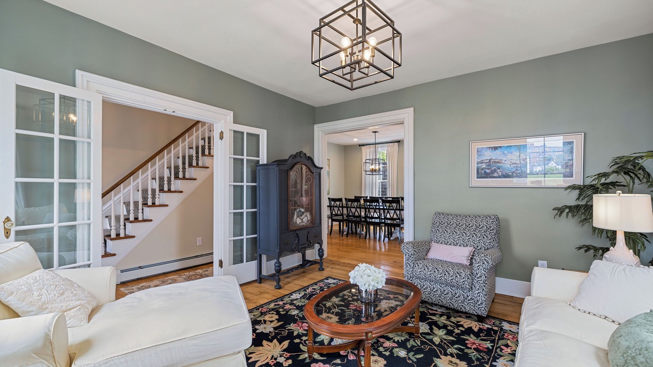 Photo of Livingroom in Downtown Niagara Falls