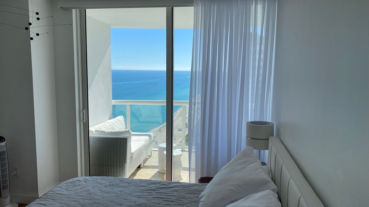 Photo of Bedroom in Mid Beach