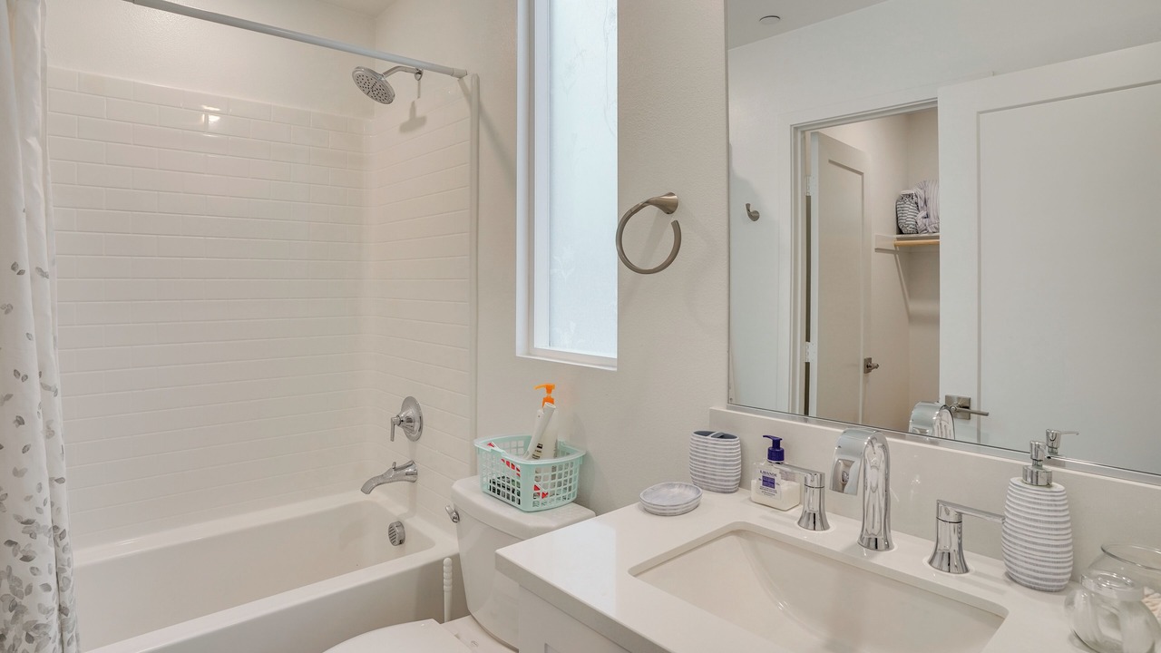 Photo of Bathroom in Platinum Triangle