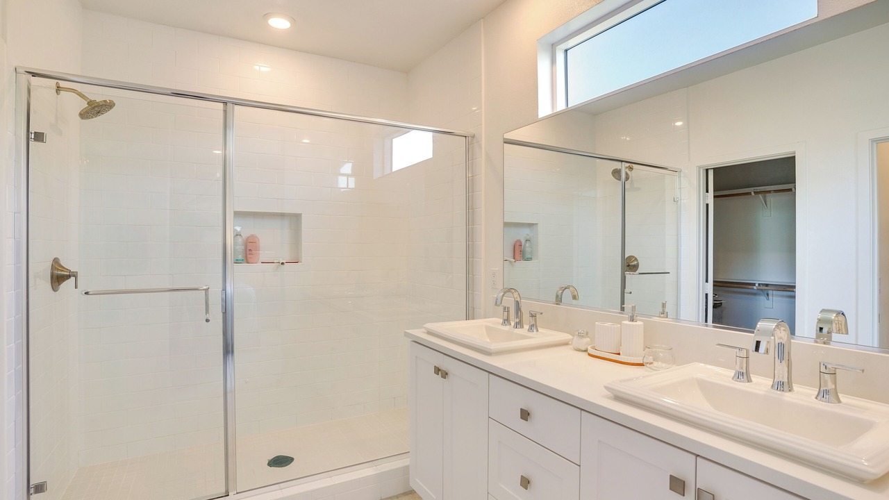 Photo of Bathroom in Platinum Triangle