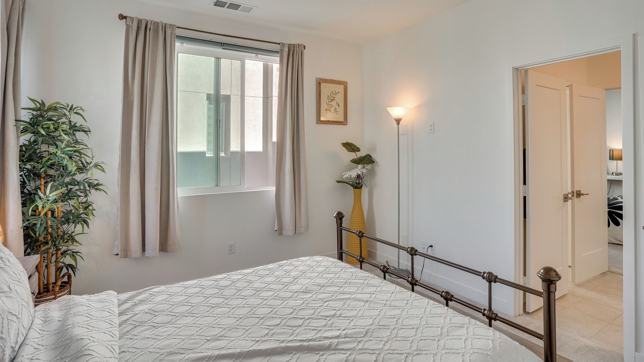 Photo of Bedroom in Platinum Triangle
