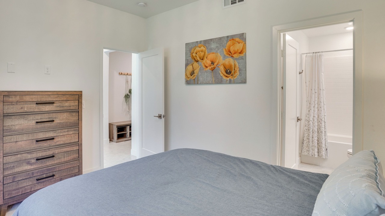 Photo of Bedroom in Platinum Triangle