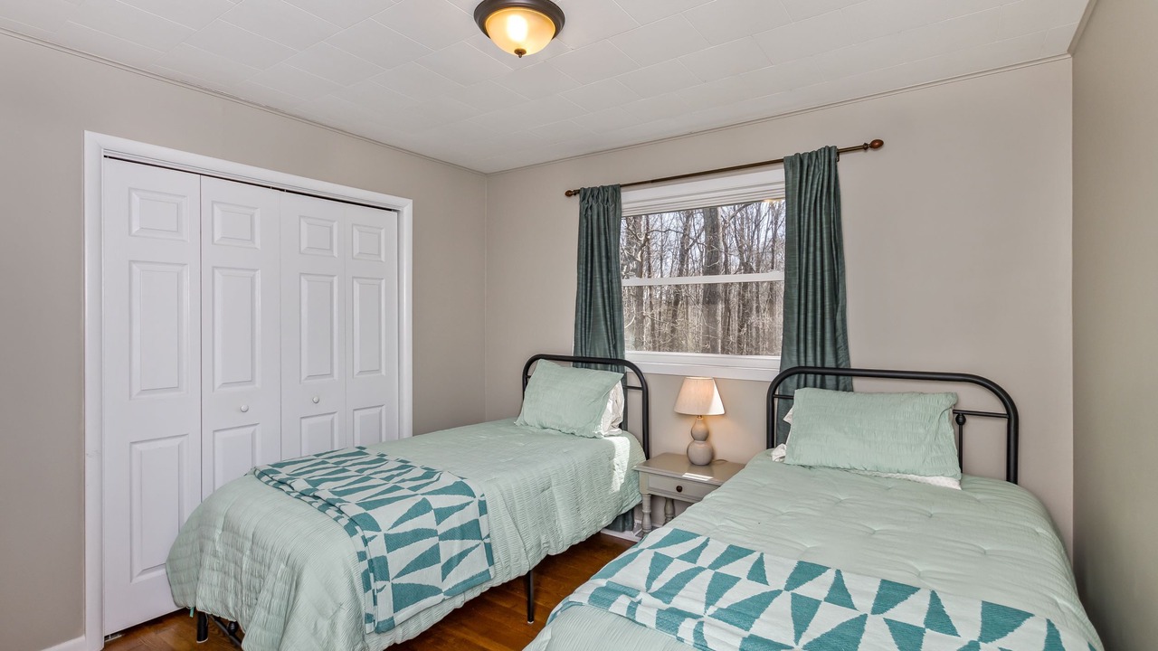 Photo of Bedroom in Avery Creek