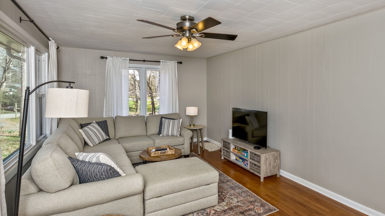 Photo of Livingroom in Avery Creek