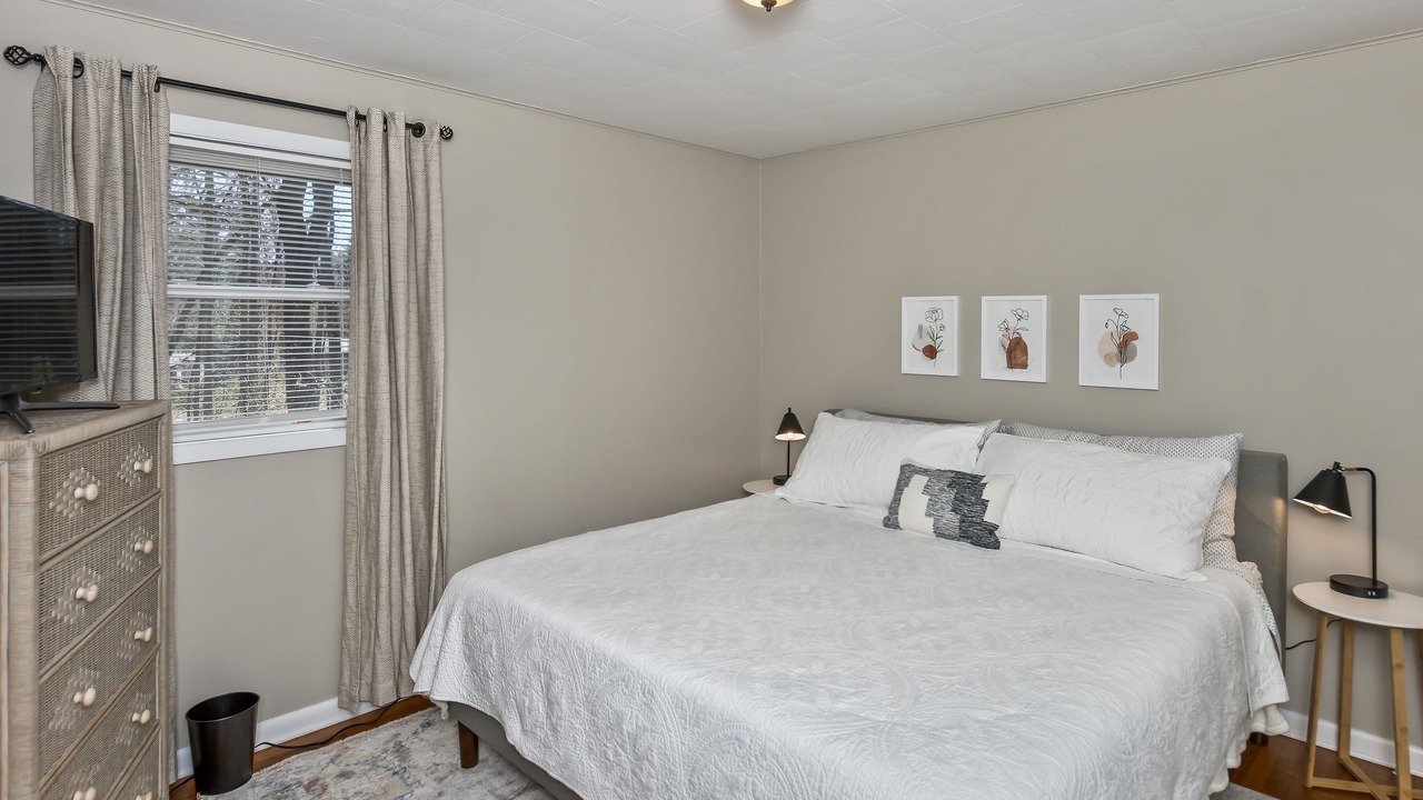 Photo of Bedroom in Avery Creek