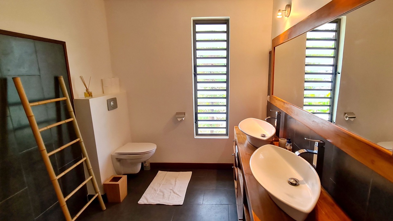 Photo of Bathroom in Punaauia