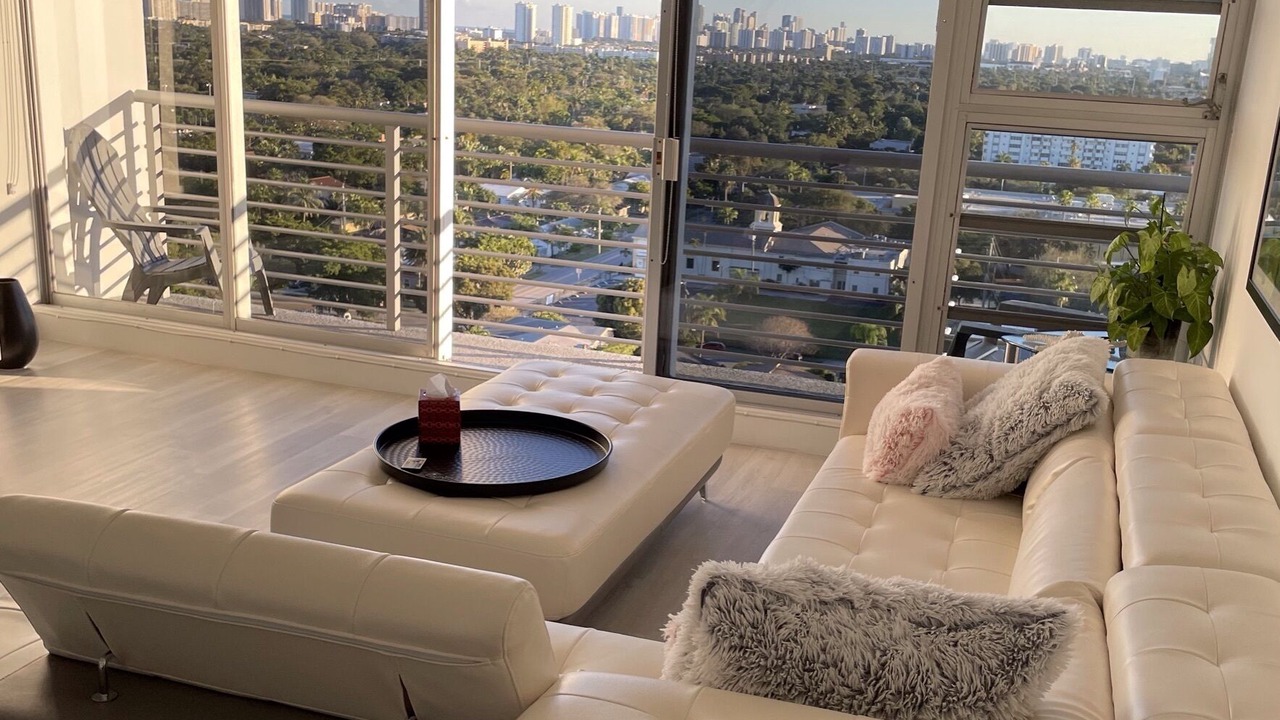 Photo of Livingroom in Downtown Hollywood