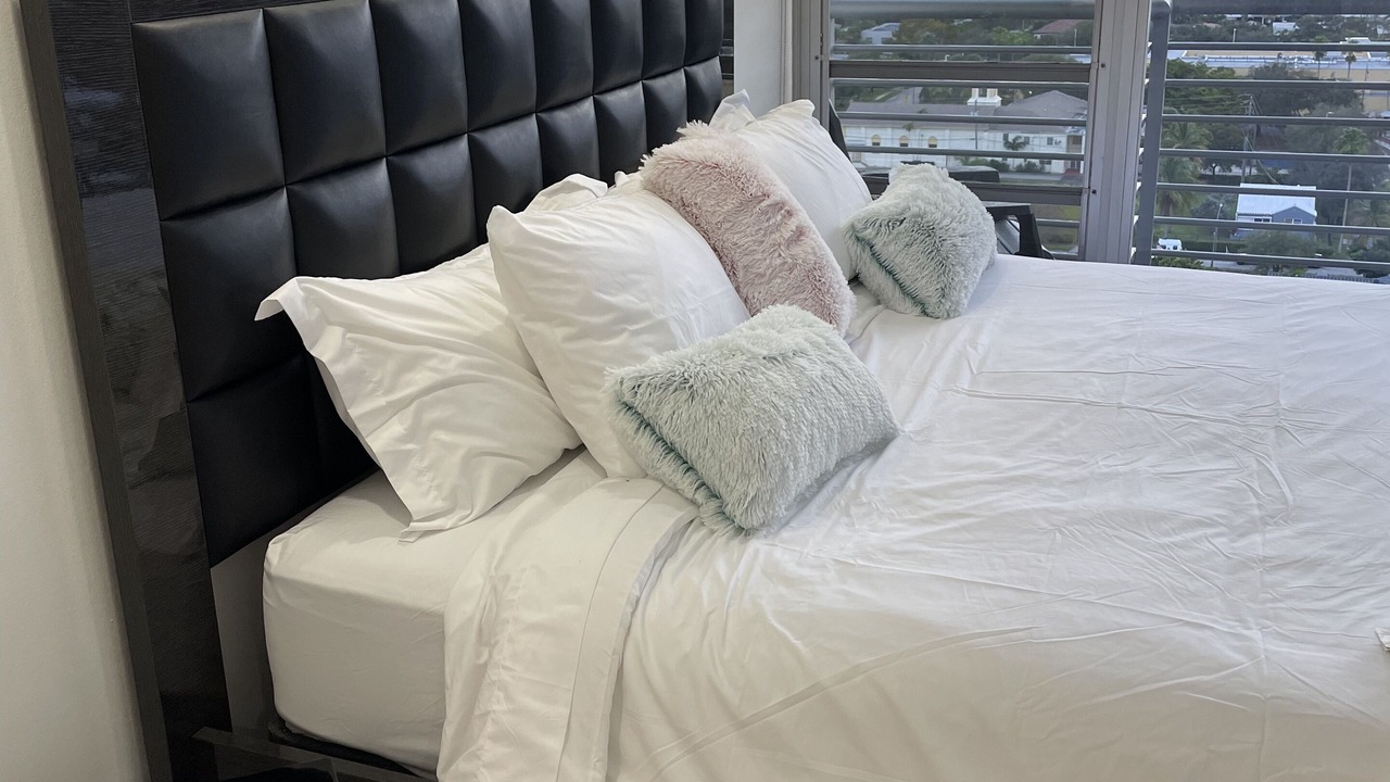 Photo of Bedroom in Downtown Hollywood