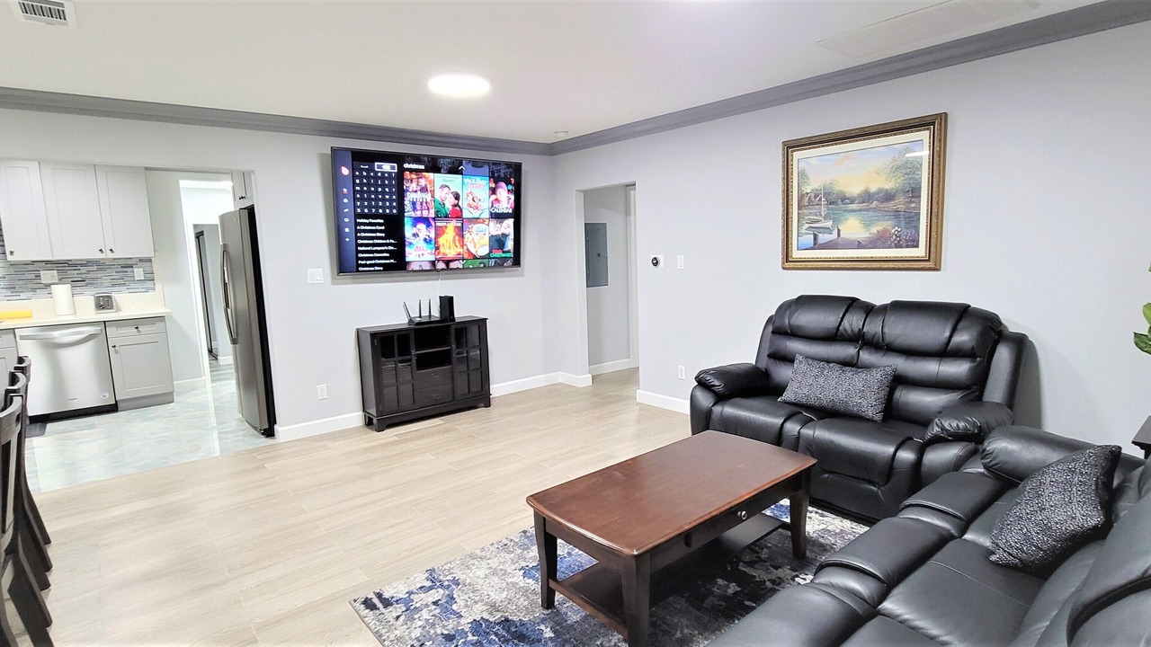 Photo of Livingroom in Midway City
