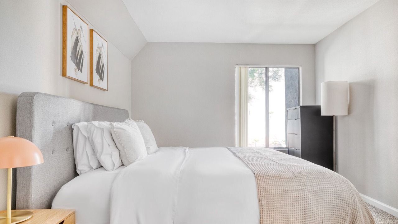 Photo of Bedroom in Warner Center