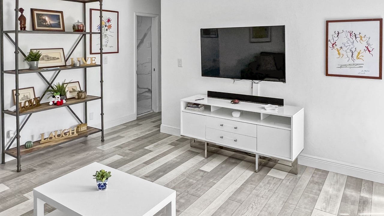 Photo of Livingroom in Santa Barbara Estates