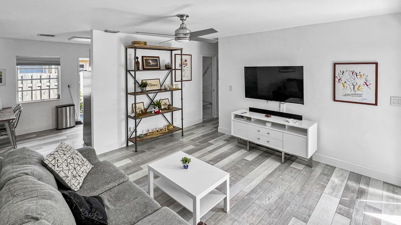 Photo of Livingroom in Santa Barbara Estates